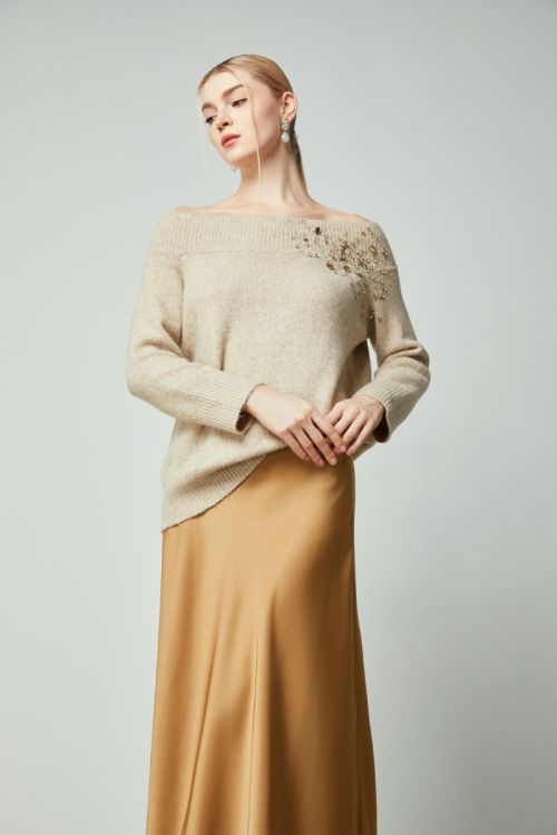 Embellished Off-shoulder pullover 