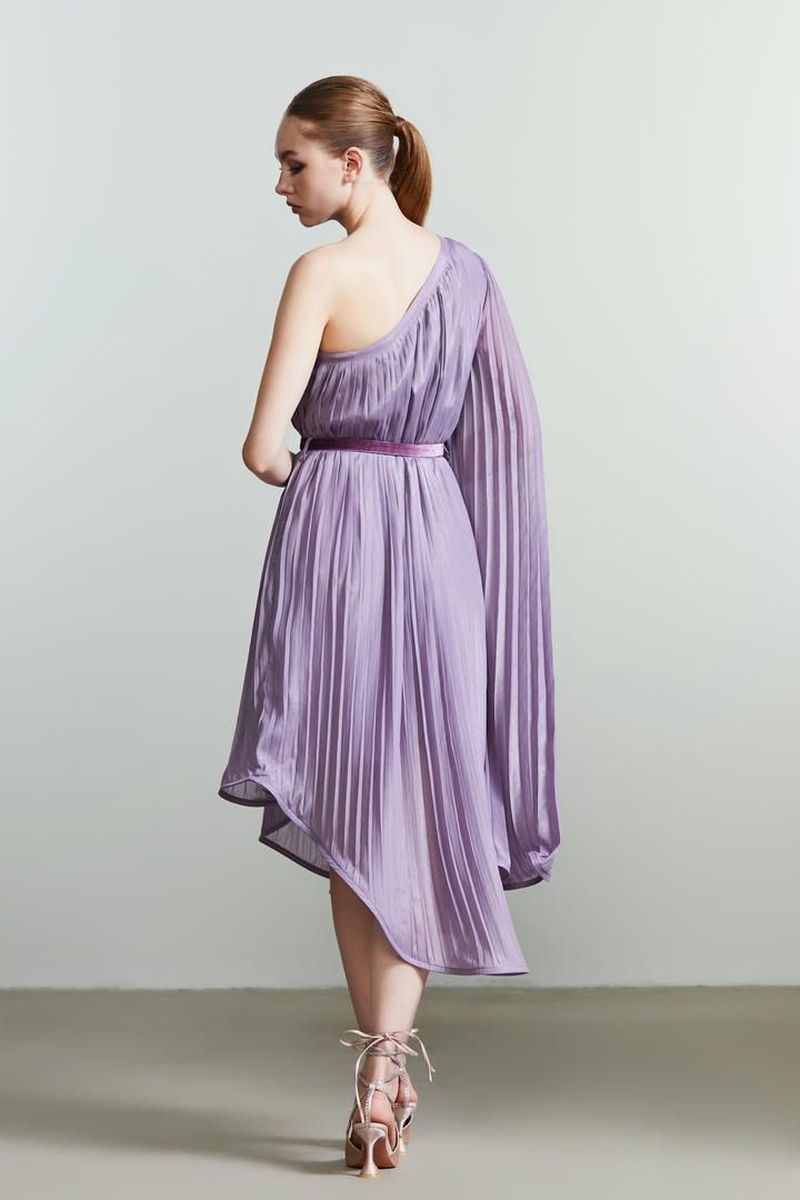 Asymmetrical pleats dress