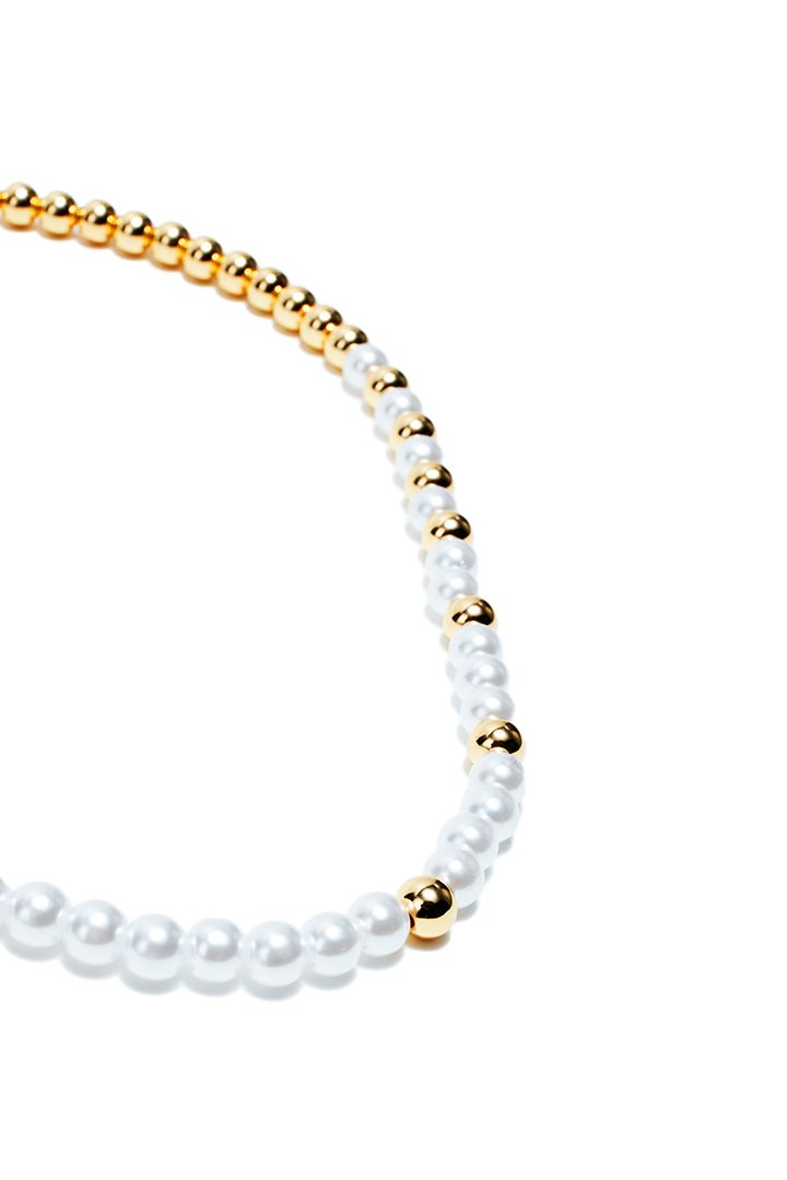 Short pearl necklace