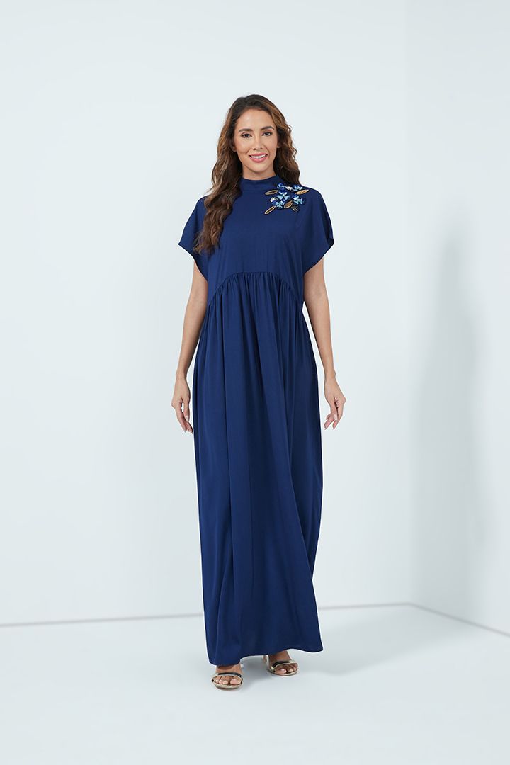 Collared embellished kaftan