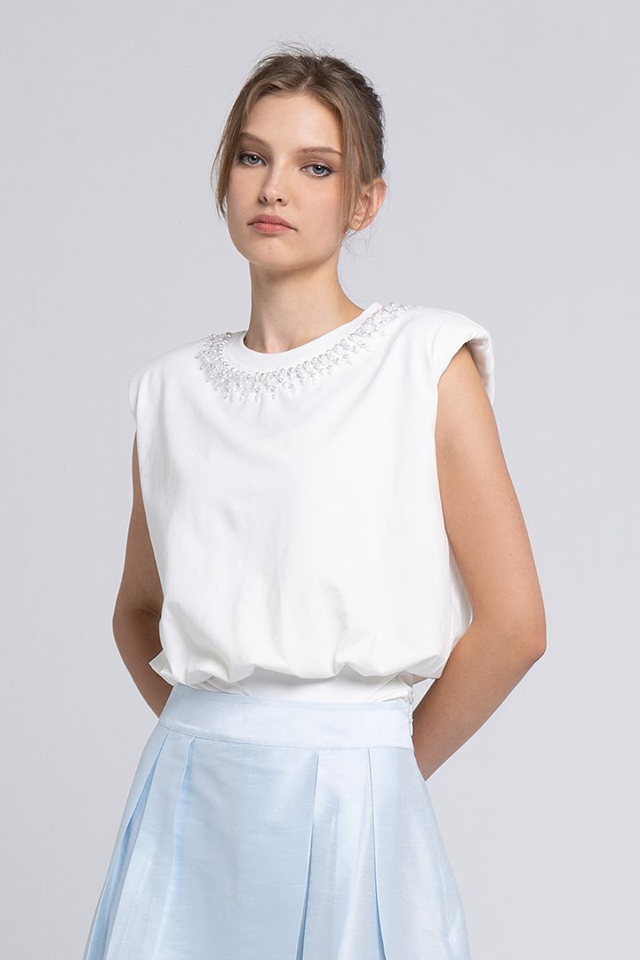 Embellished collar t-shirt