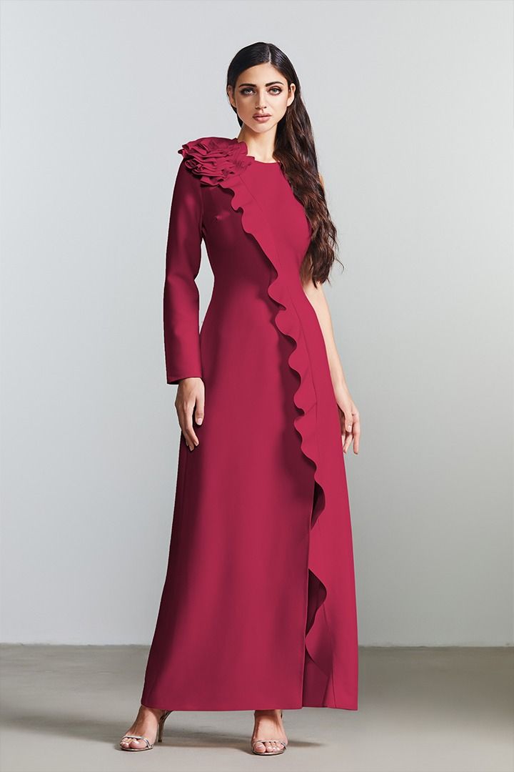 Single sleeve crepe dress